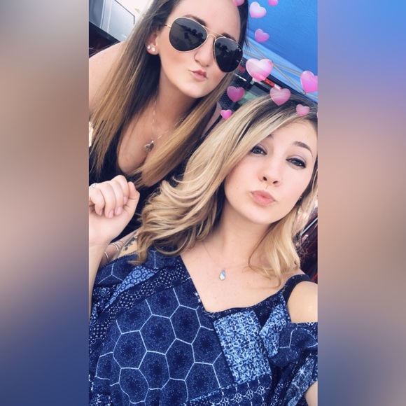 Meet Your Posher - Picture 2 of 4